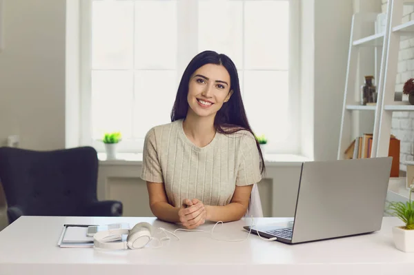 Happy woman with laptop looking at camera indoors. Business lady working online from home. Student on remote learning — Stock Photo, Image