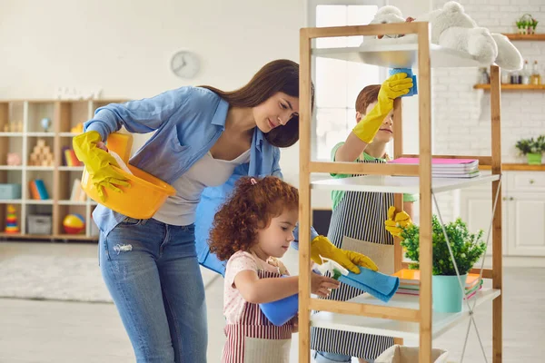 Familjerensning, hygien. Renlighet och renlighet, städning. — Stockfoto