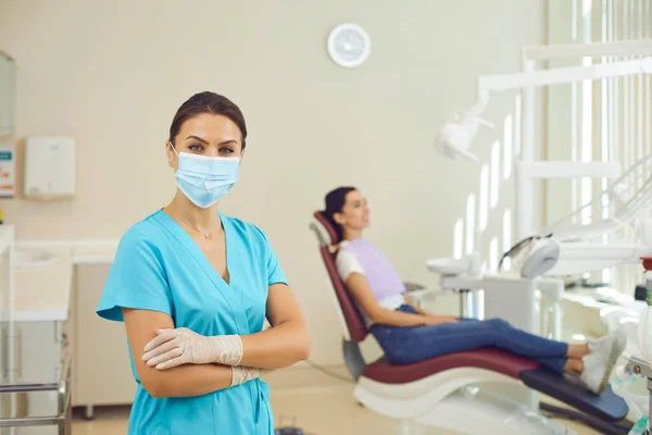 Doctor dentist standing and looking at camera in dental clinic during examination — Stock Photo, Image