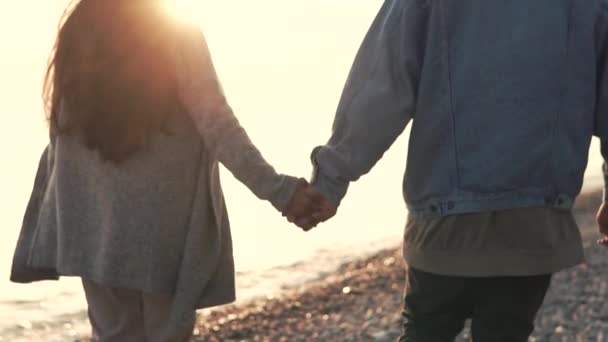 Couple on the romantic evening on the beach. — Stock Video