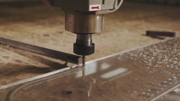 Programmed machine cutting plastic. — Stock Video