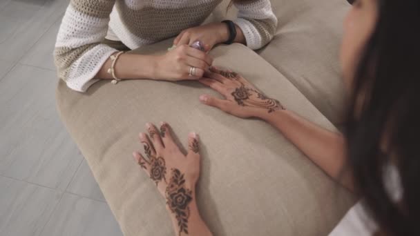 Mehendi dibujo interior . — Vídeo de stock