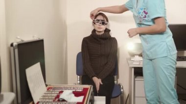 Düşünülmeli farklı lensler optik deneme çerçevesinde bir hastanın ekleme