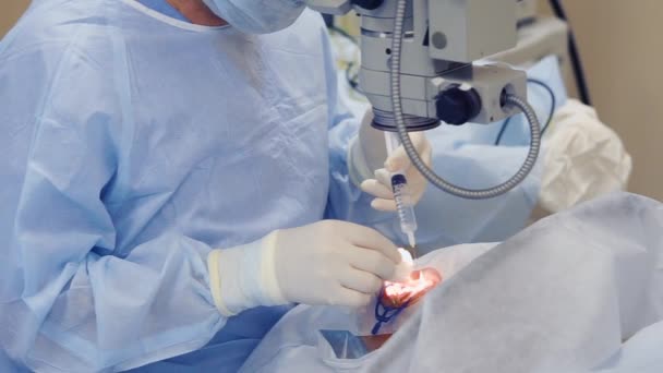 Důležité suregery na oči — Stock video