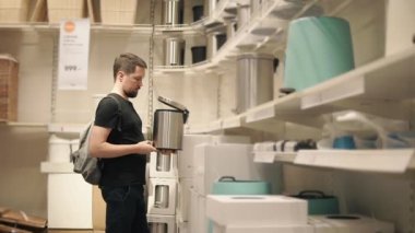 Mutfakta yeni şeyler arıyorum.