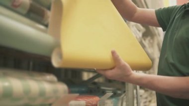 Adam bir ev mağaza.