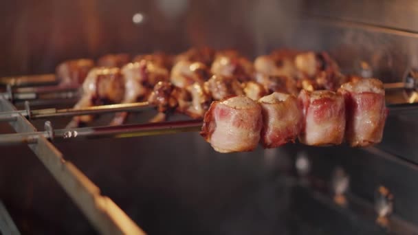 Drops of fat is falling from roasting meat on skewers in chargrill, close-up — Stock Video