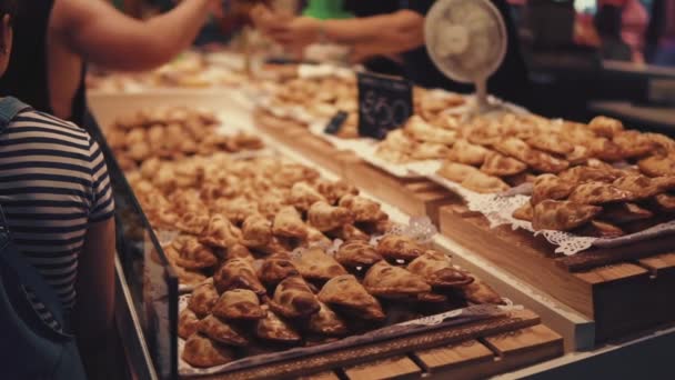 Viele Bäckereien zu sehen. — Stockvideo