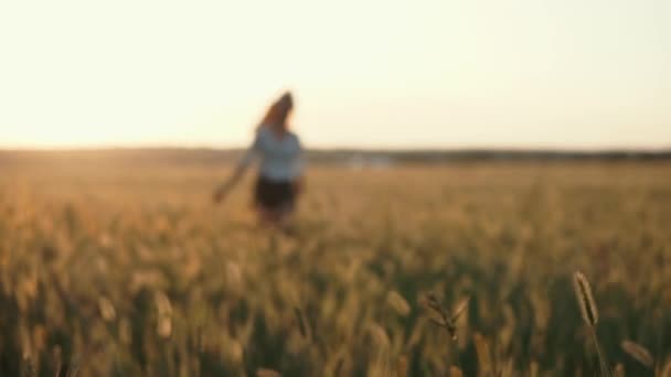 Happy girl running in countryside. — Stock Video