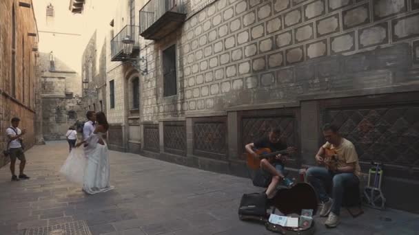 Barcelona, Spanyolország-szeptember 2018. Történelmi központ a város gótikus negyed — Stock videók