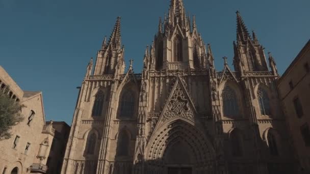 Barcelona, Spain - September 2018. Barcelona Cathedral. — Stock Video