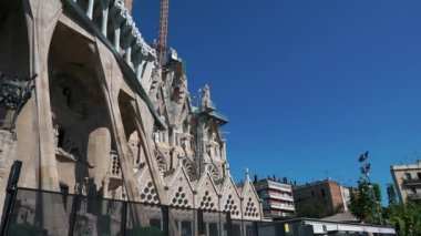 Barselona, Ispanya Eylül 2018: Sagrada Familia Passion fasade. Yatay panoramik görünüm