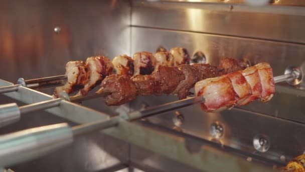 Frying meat through on a big restaurant grill. — Stock Video