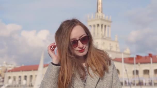 Lovely woman posing in port in sunny day. — Stock Video