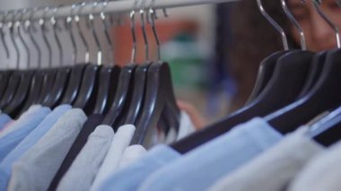 Yeni bir butik kadın alıcı.