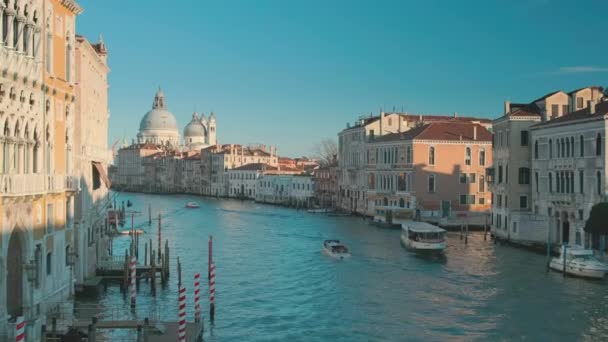 Az úszó-csatorna Velence napsütéses délelőttönként, — Stock videók