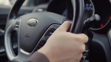 Eller bir araba tekerleği üzerinde.