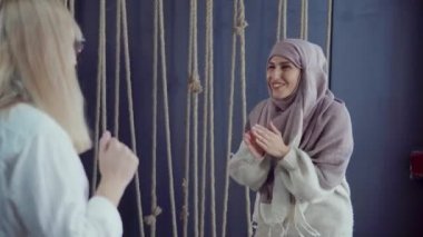 En iyi bayan arkadaşlar hafta sonları kapalı buluşuyor.