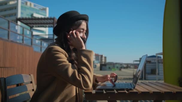 Busy girl working outside in sunny spring day. — Stock Video