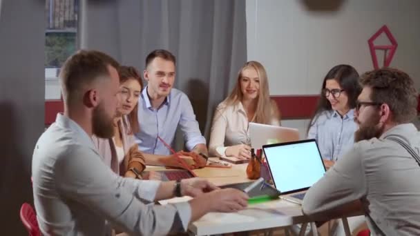 Equipe de negócios trabalhando juntos. — Vídeo de Stock