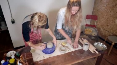 Atölyede heykel dersi.