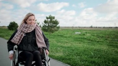 Yeni keşiflere doğru ilerliyor.