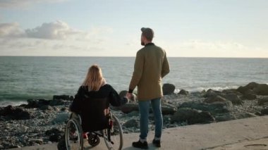 Onun denizi görmesini ve tadını çıkarmasını istiyor.