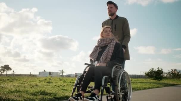 Disabled woman on walk with boyfriend — Stock Video