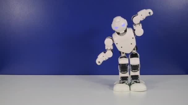 Remote control toy robot moves hands and body — Stock Video