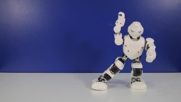 Robô moderno está se movendo automaticamente — Vídeo de Stock