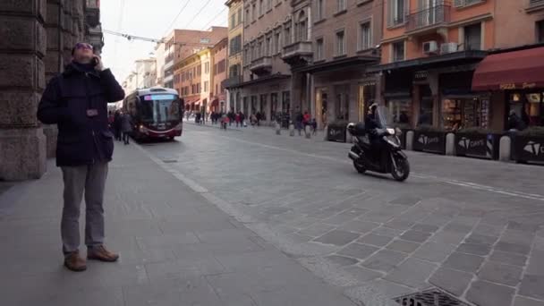 Bologna stadsbild med Via Rizzoli gatan, Italien — Stockvideo