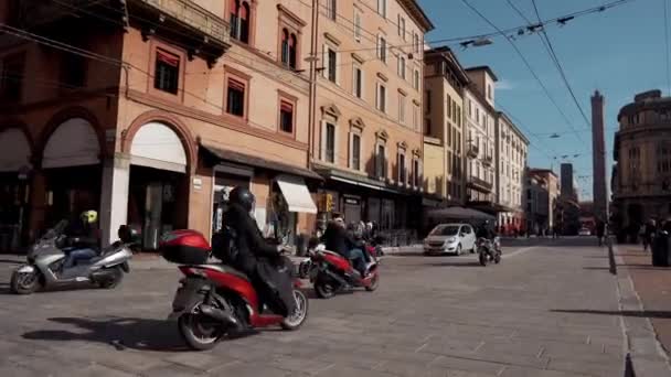 Via Rizzoli straat in Bologna, Italië — Stockvideo