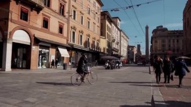 Bologna, İtalya 'da Sokak Via Rizzoli ve İki Kuleler