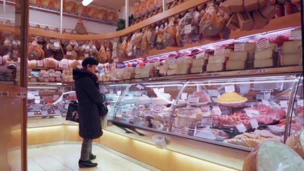 Sajt- és különleges pácolt húsipari bolt — Stock videók
