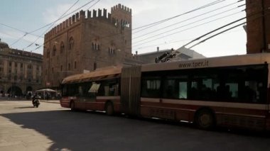 İtalya, Bologna 'da Ugo Bassi ve Piazza del Nettuno Caddesi.