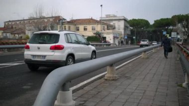 Rimini Viale Giacomo Matteotti, İtalya 'da trafik manzarası