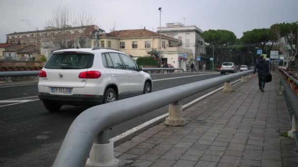 Rimini Viale Giacomo Matteotti, İtalya 'da trafik manzarası — Stok video