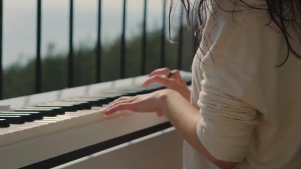 Hands of a young girl musisian moving on keyboard of electric piano — Stock Video