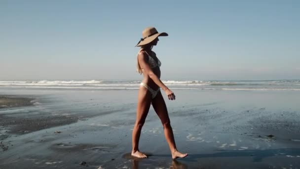 El calor del verano y la playa es todo lo que necesita en vacaciones — Vídeo de stock