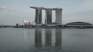 Marina Bay Sands ile Singapur silueti