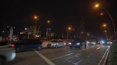 Singapur 'da gece trafiği