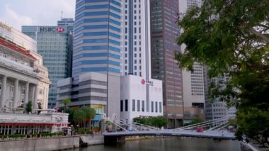 SINGAPORE - 10 Ocak 2020: şehir merkezindeki modern bölge, gündüz gökdelenlerin manzarasını yükselt