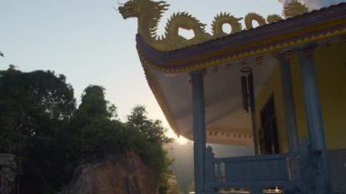 Asya 'nın geleneksel mimarisi Budist tapınağında seyahat