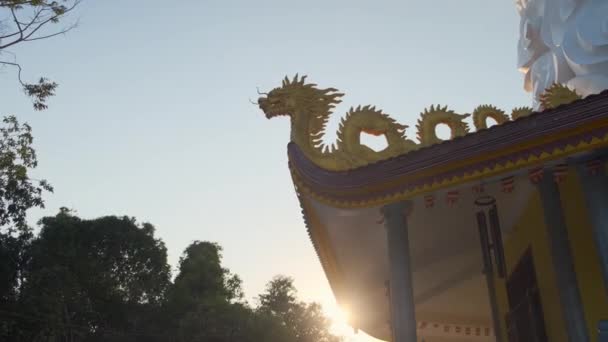 Картинна сцена Ho Quoc Pagoda на заході сонця, В'єтнам. — стокове відео