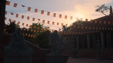 Gün batımında Ho Quoc Pagoda 'nın sahnesi. Phu Quoc, Vietnam