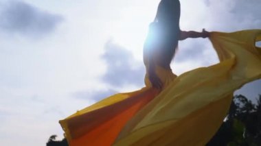 Çok hafif, zarif ve zarif.