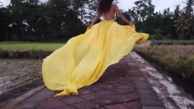 Muhteşem ve etkileyici görünmeyi seviyor.