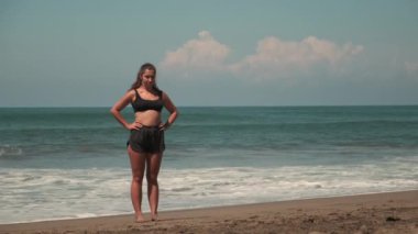 Okyanus ona aktif olması için enerji veriyor.