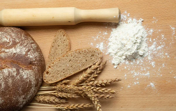 taze ekmek, un ve buğday kulakları