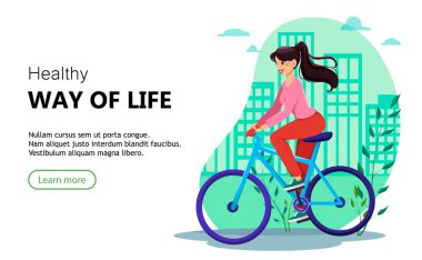 Şehirde bisiklete binen güzel kadın